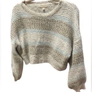 Adorable Crop Debut Knit ..size XS..fits a bit bigger as I am a S/M